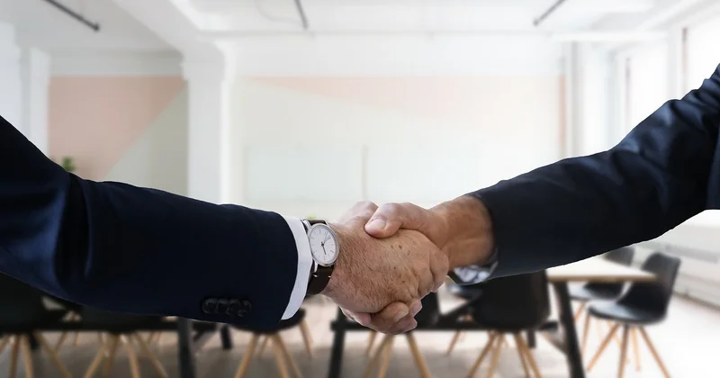Comment embaucher son premier salarié ?